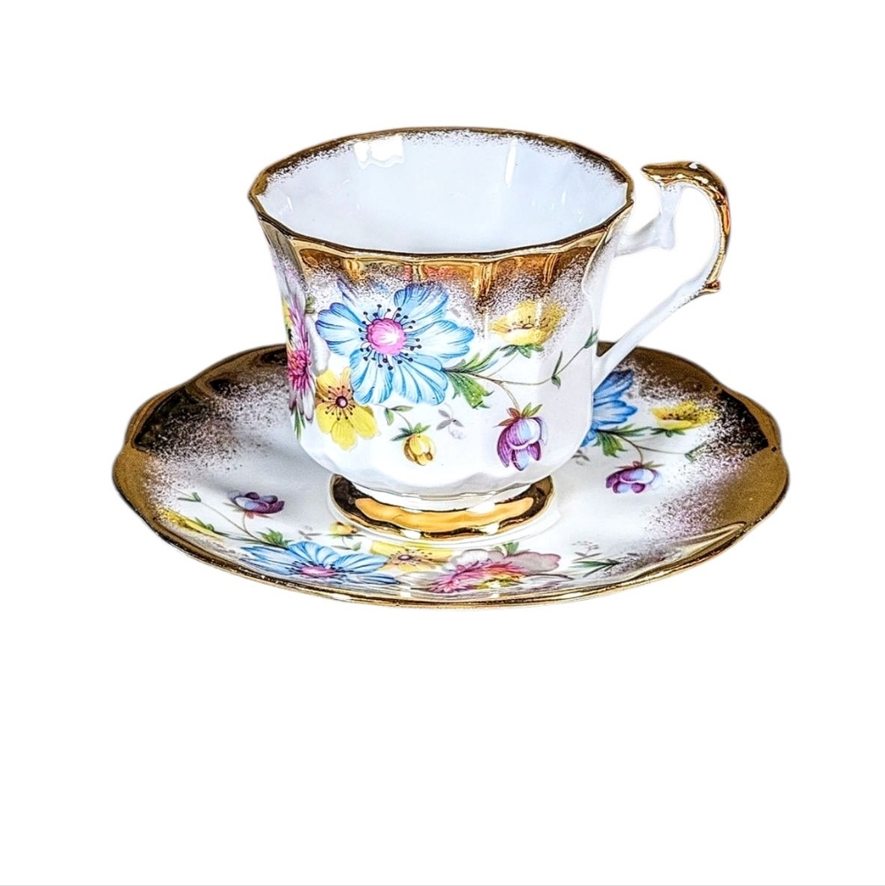 Vintage Elizabethan Fine Bone China Teacup And Scaucer Floral Bouquet England